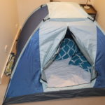auf dem Boden schlafen: Zelt